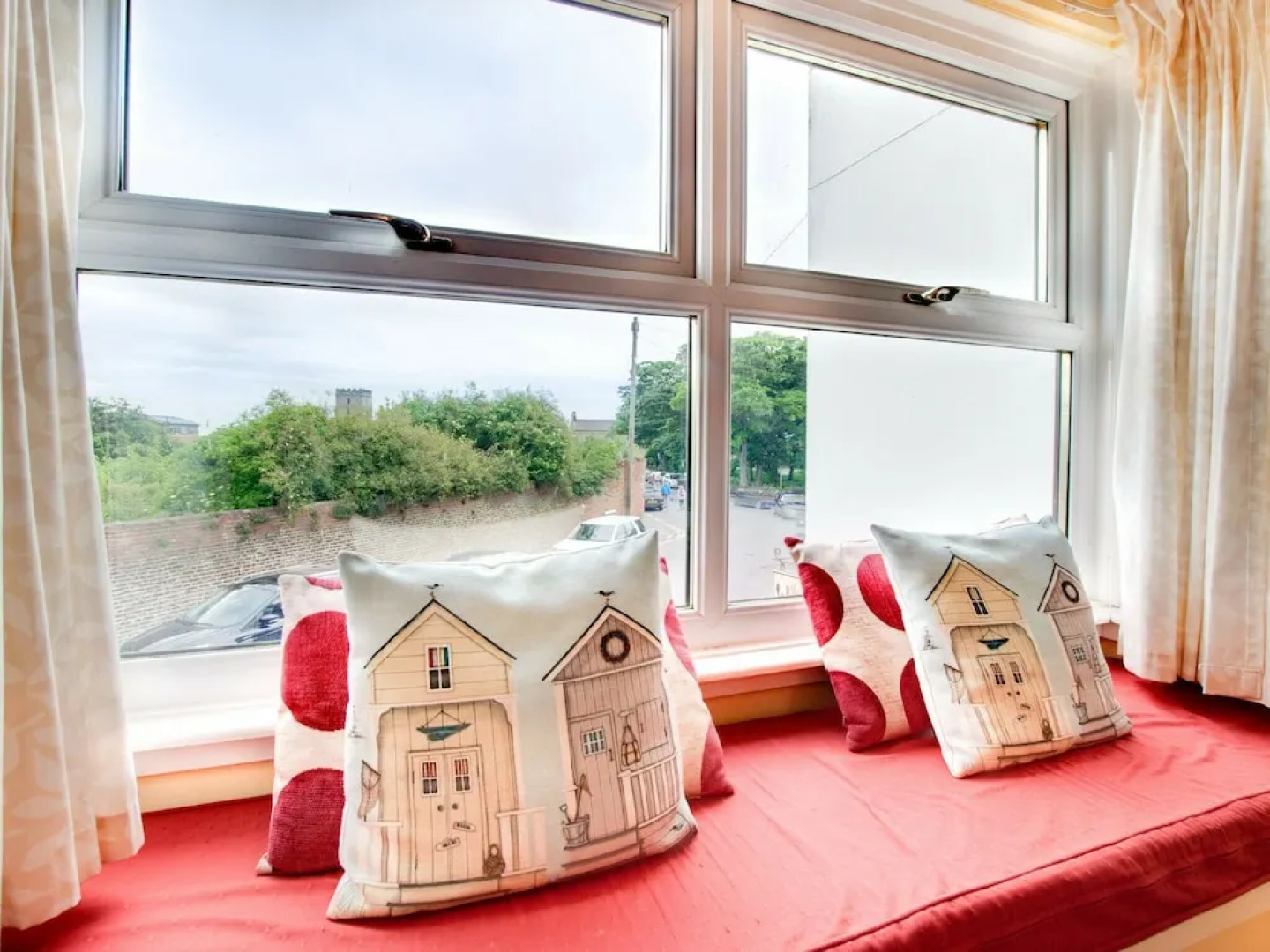 A Delightful Coastal Apartment Near the Beach