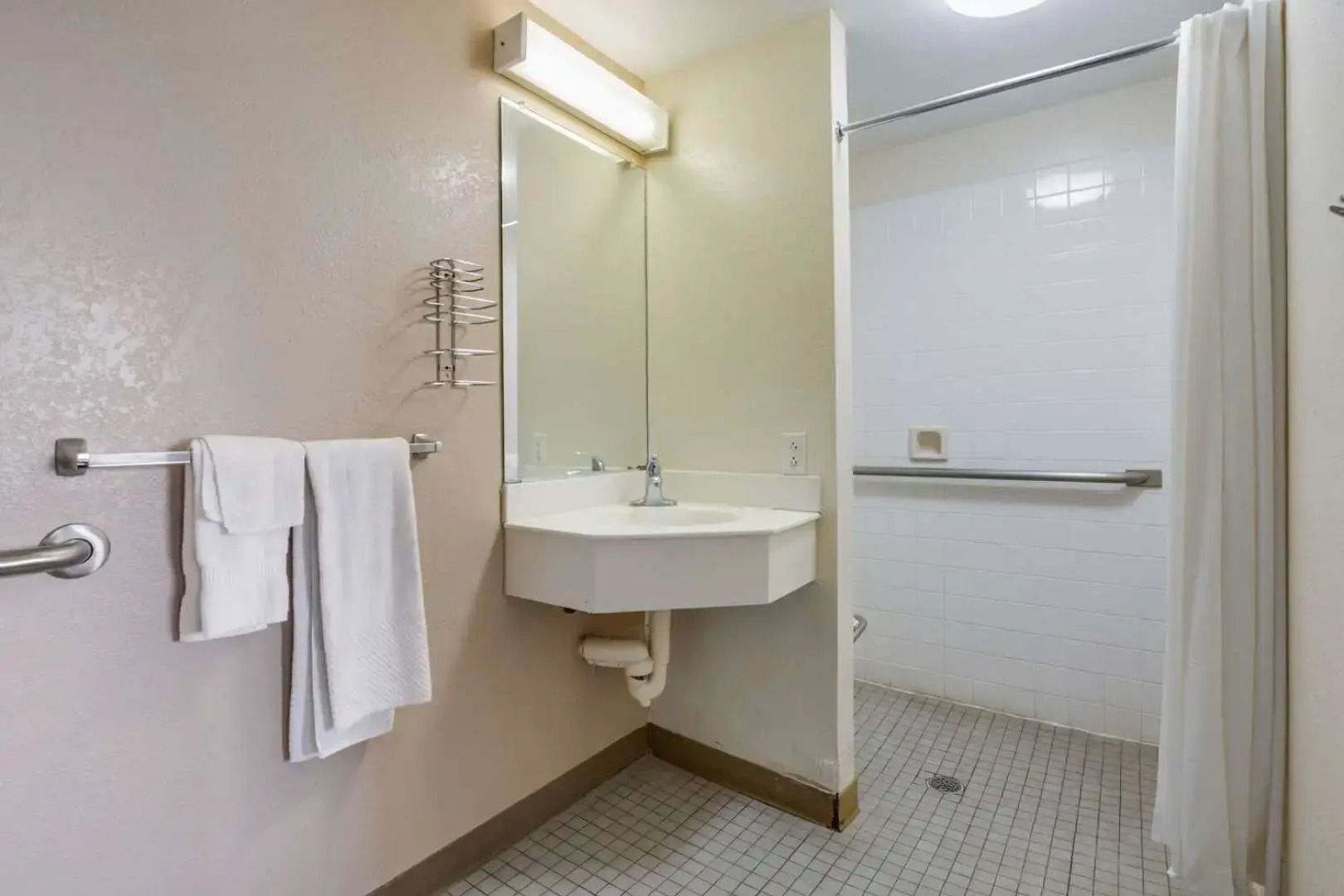 Econo Lodge Inn & Suites