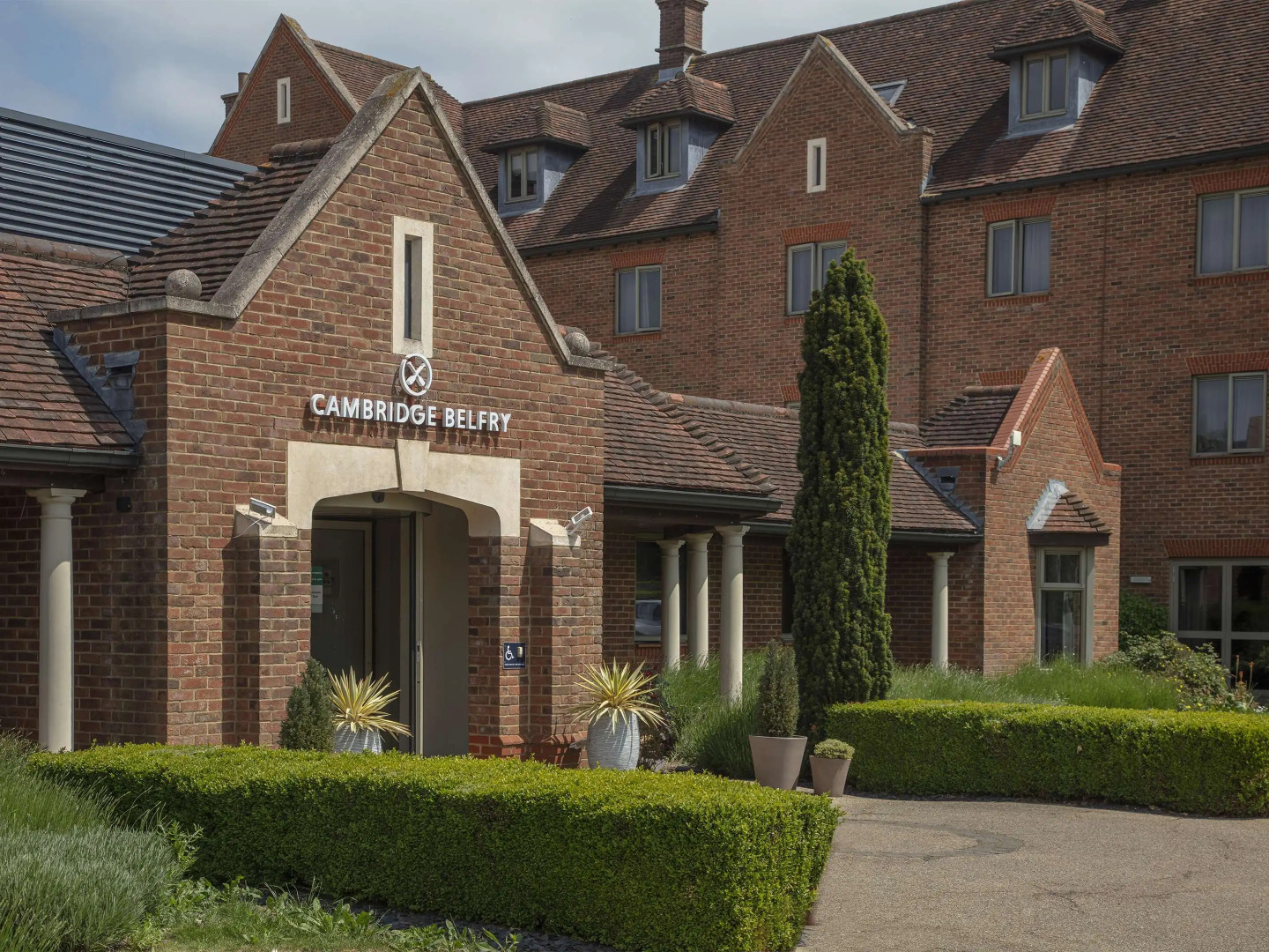 Отель The Cambridge Belfry
