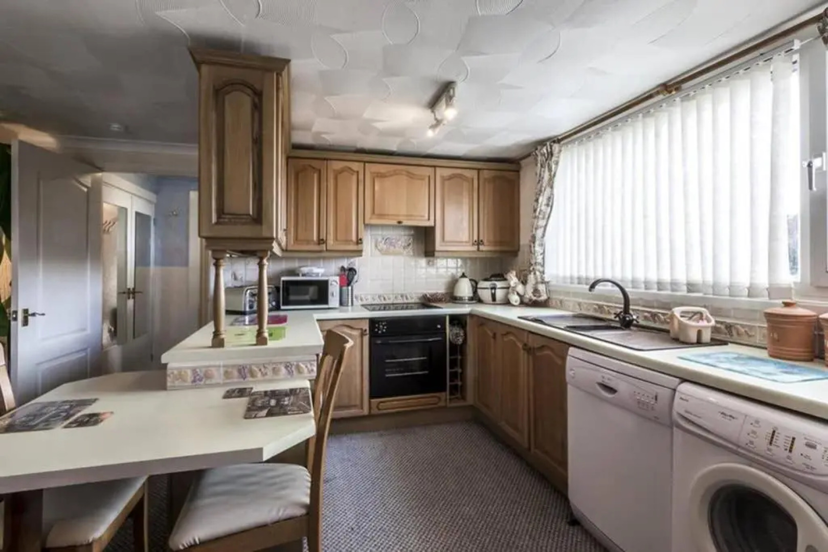 Beautiful apartment with private pool near Tenby