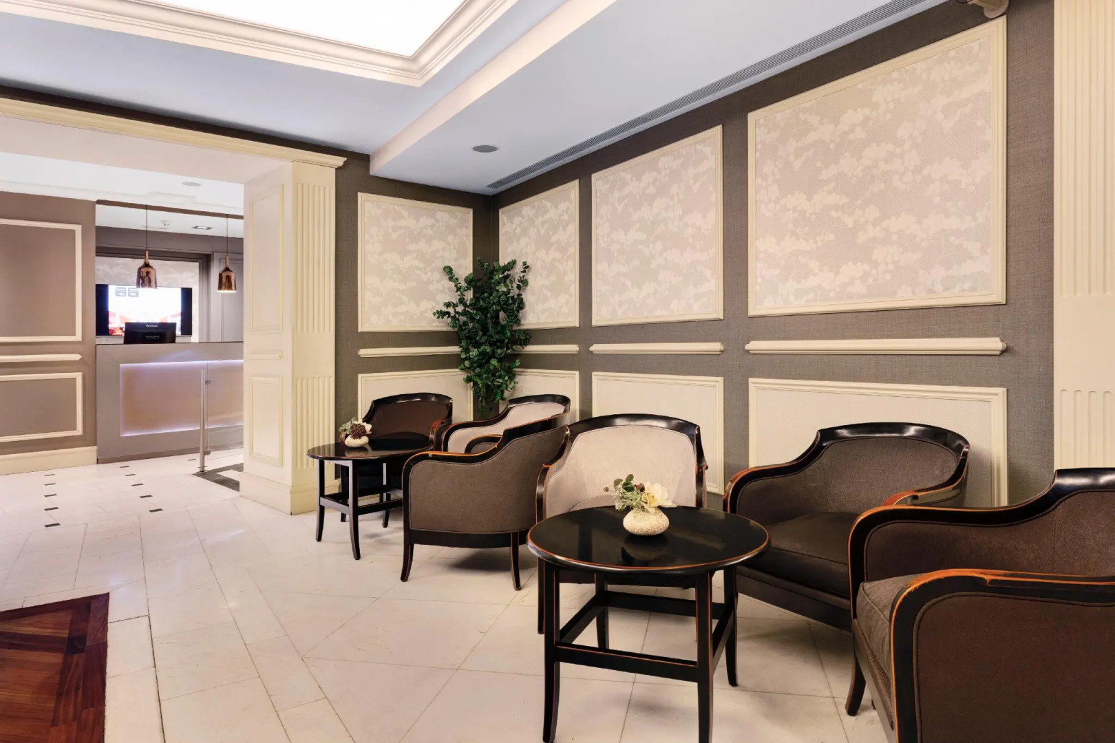 Catalonia Las Cortes Hotel