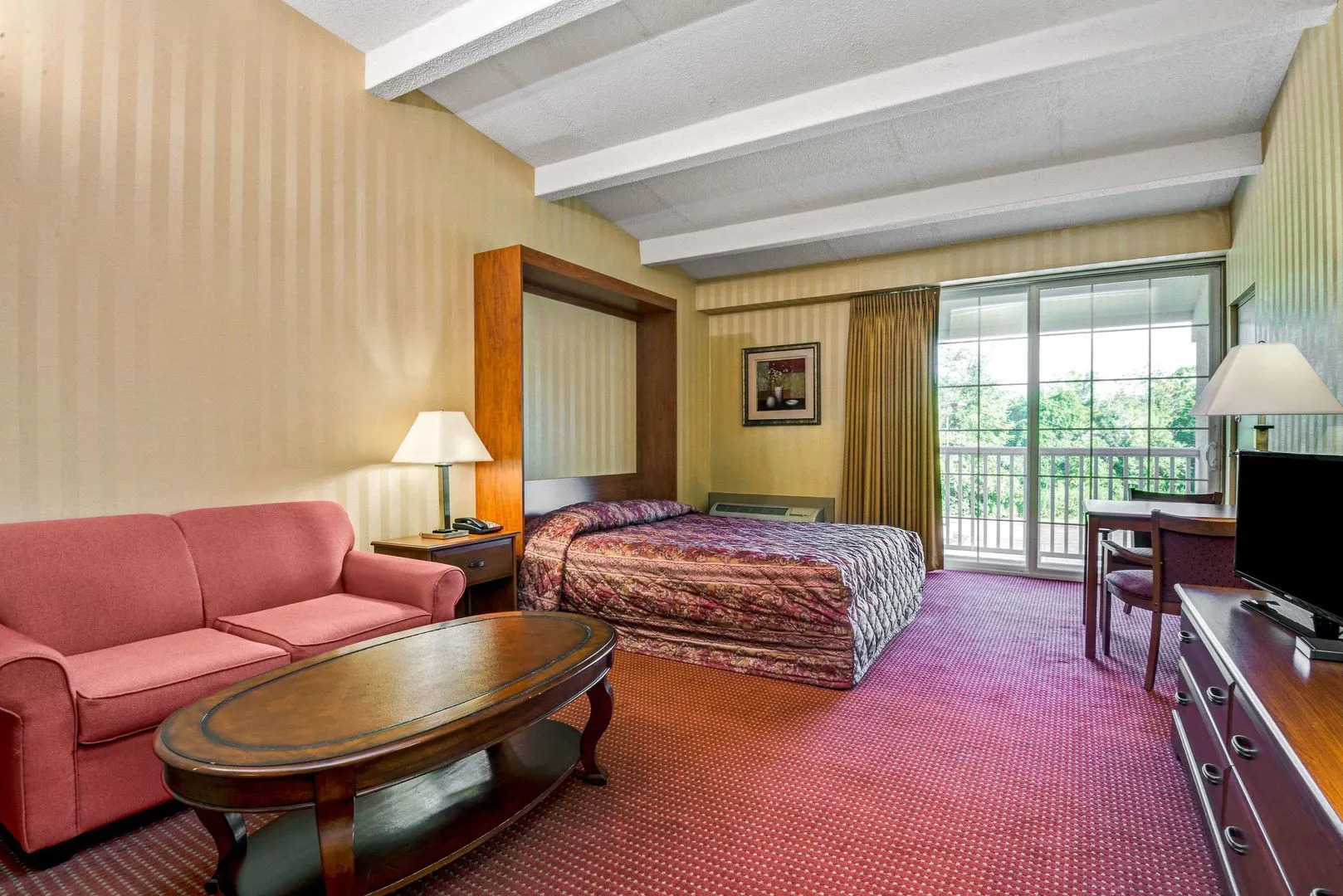 HomeSpring Inn & Studios