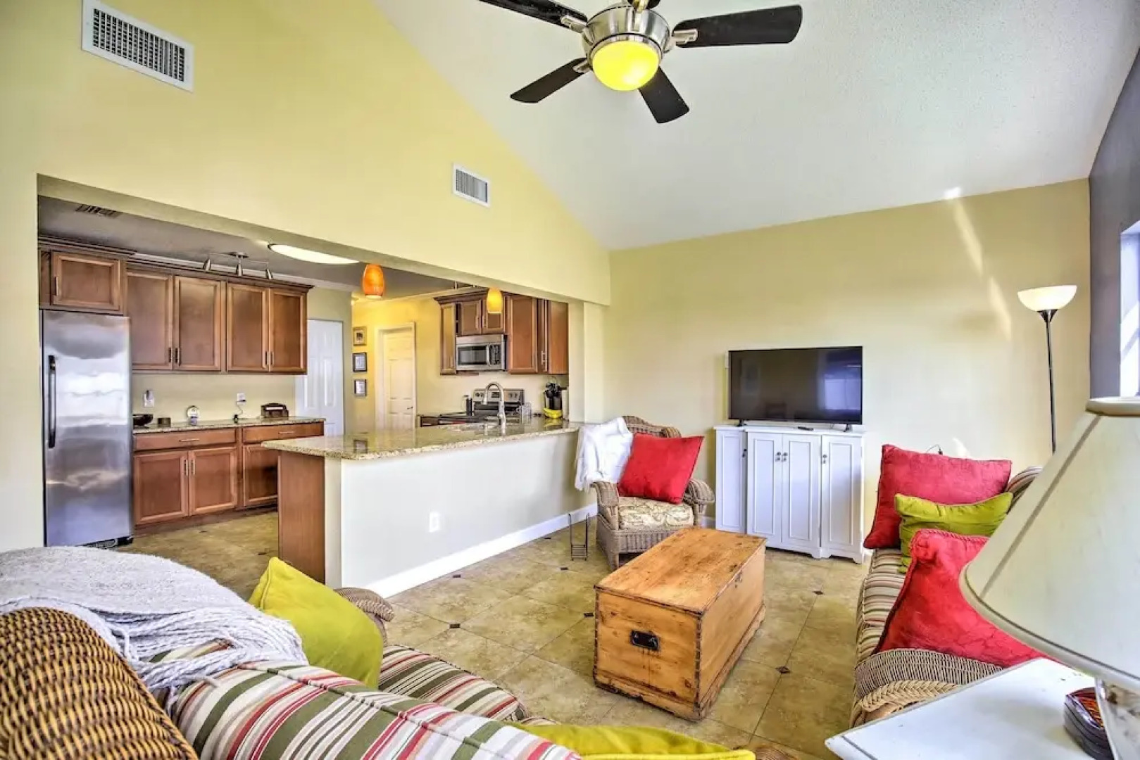 Single-story Home w/ Hot Tub - Pets Welcome!