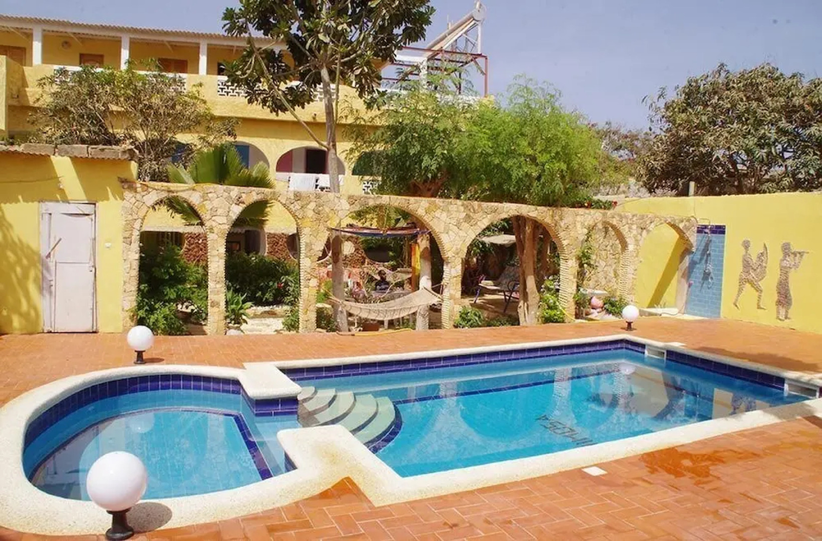Hotel Mimosa - Hostel