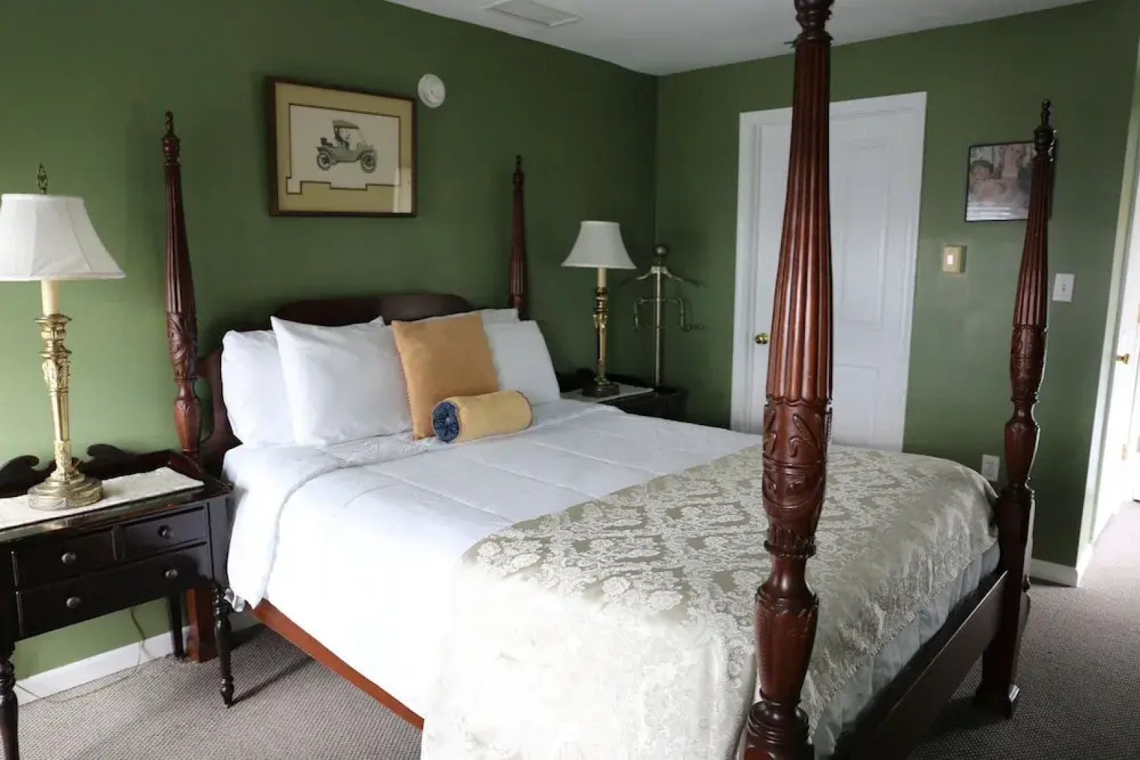 Tavern on the Bay Hotel & Marina