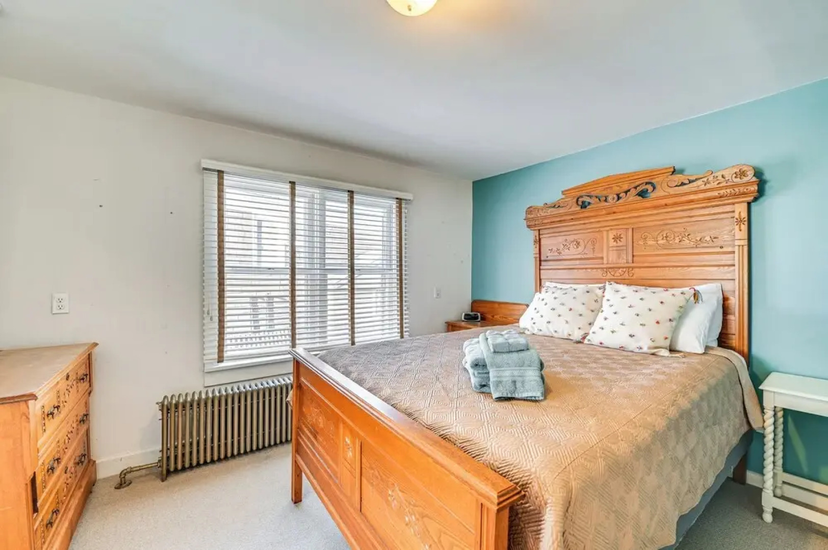 Walk to Town & River: Cozy North Creek Cottage