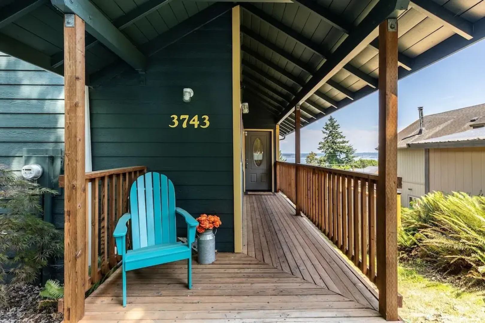 Seaside Getaway by Avantstay Deck w Views