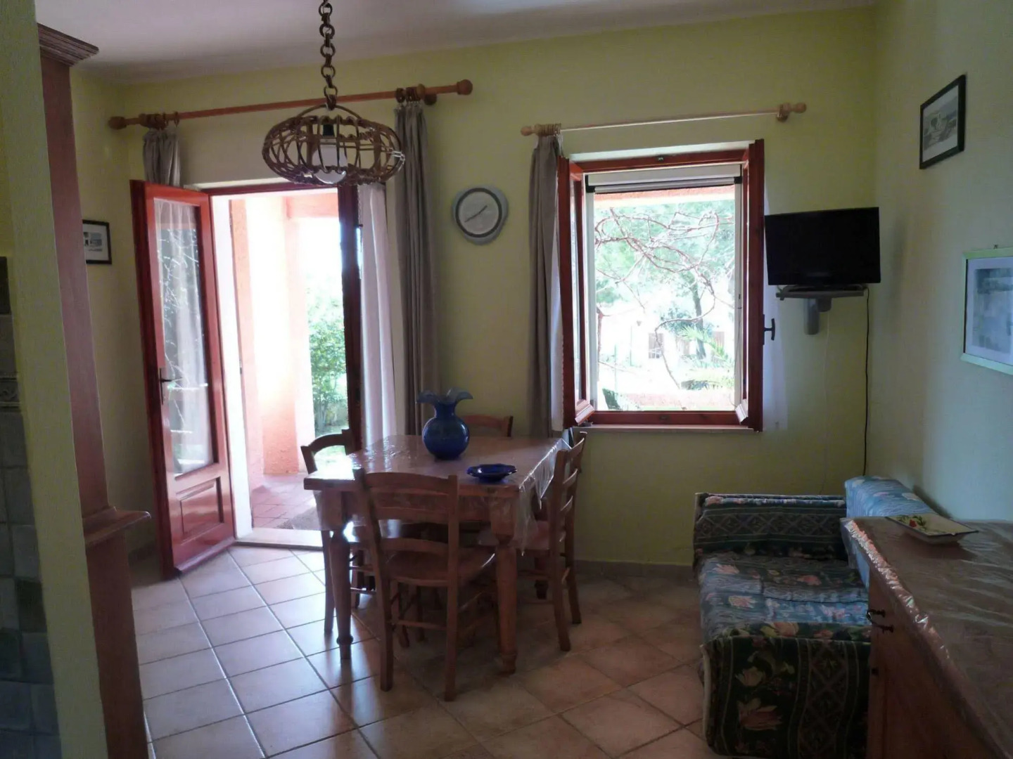 Villette Close Up Rena Majore