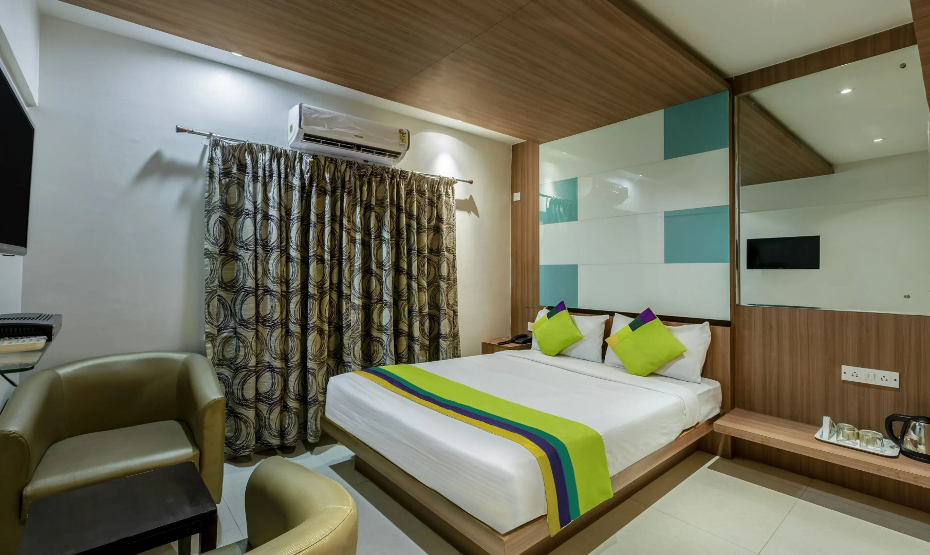 Itsy Hotels Hiland Suites