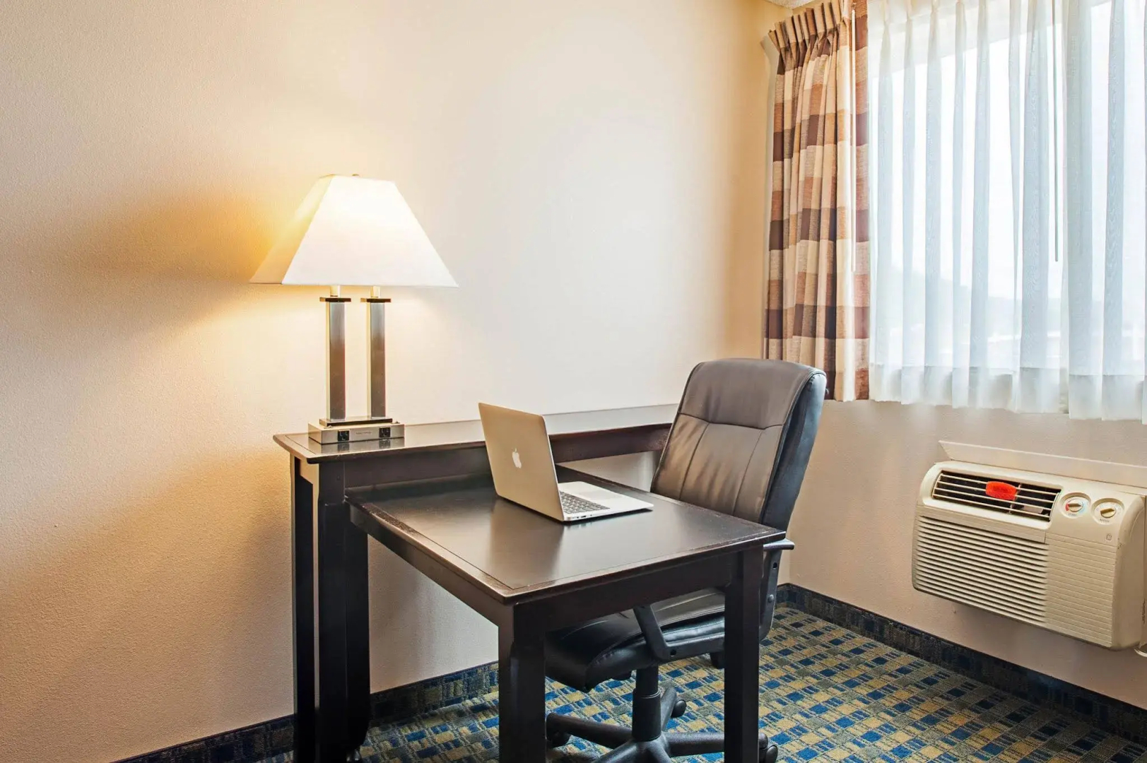 Quality Inn & Suites Kenedy - Karnes City