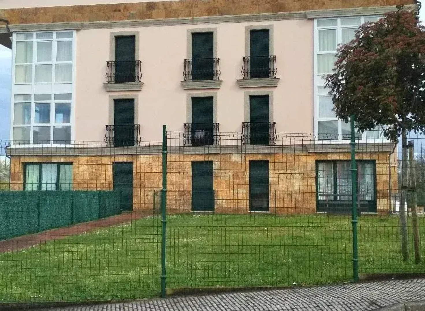 Apartamentos Playa De Las Catedrales 3000