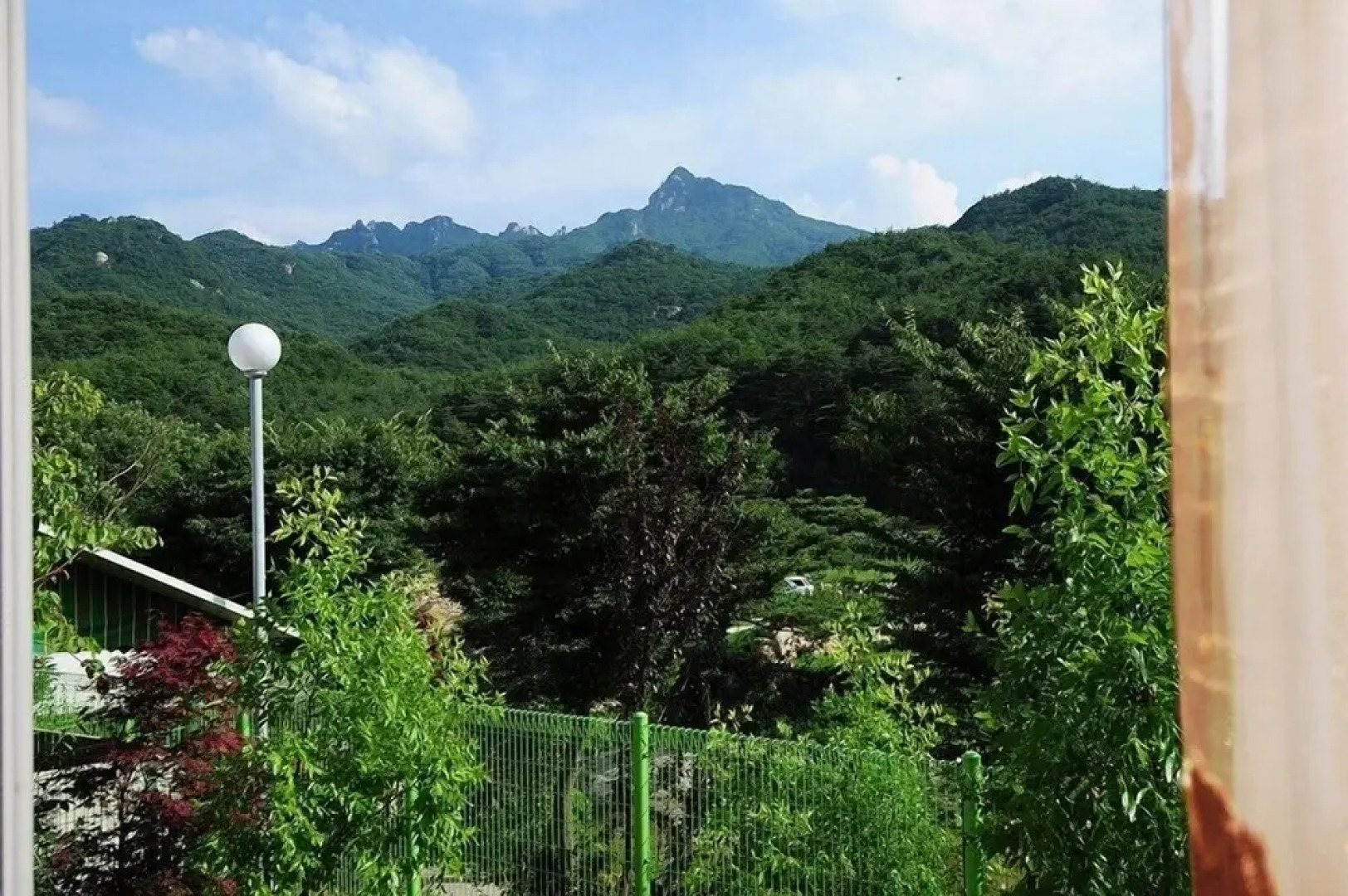 Songnisan Mountain White