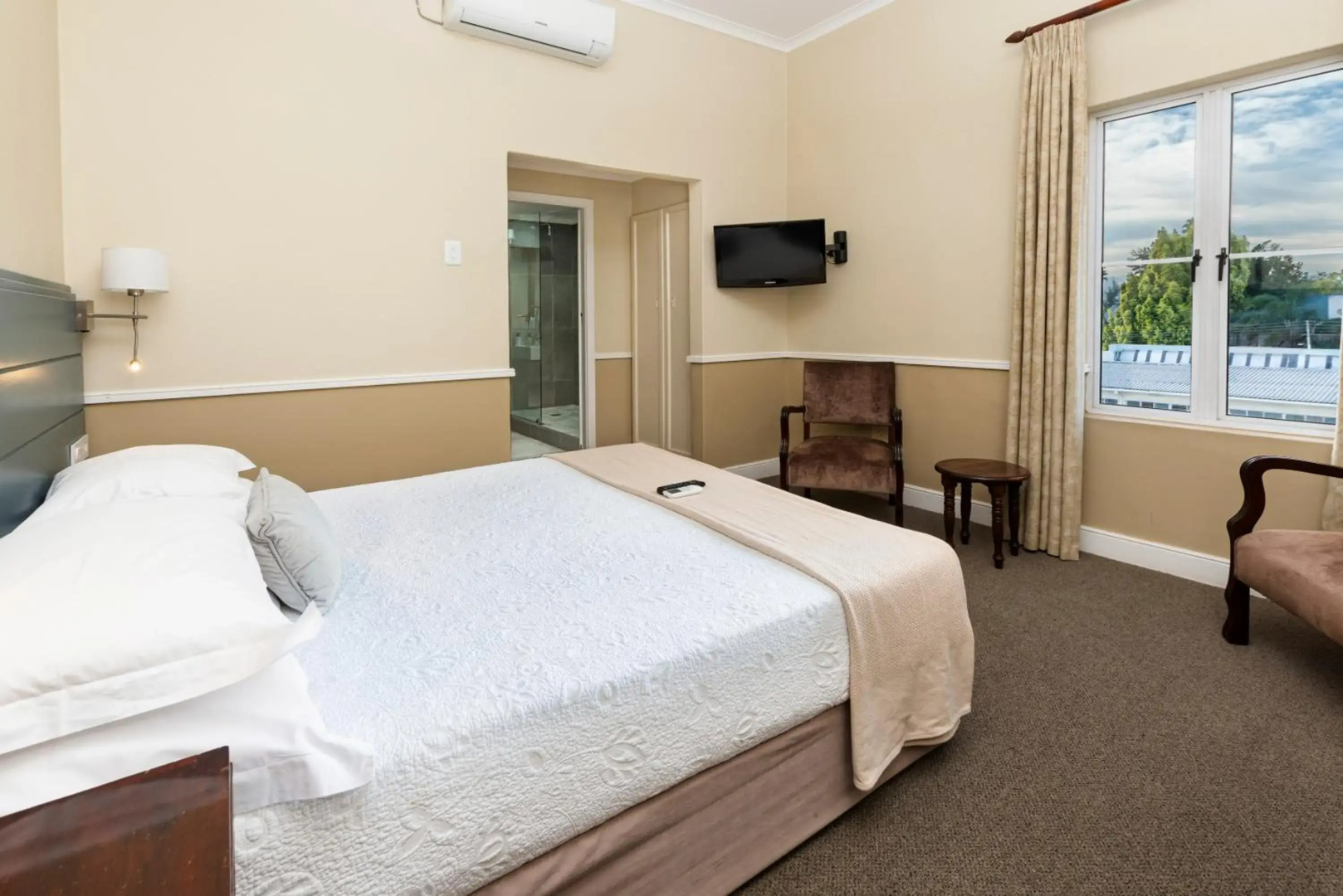 Queen’s Hotel by BON Hotels