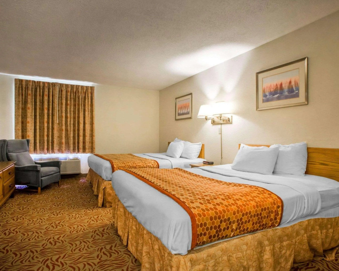 Econo Lodge Inn & Suites Stevens Point