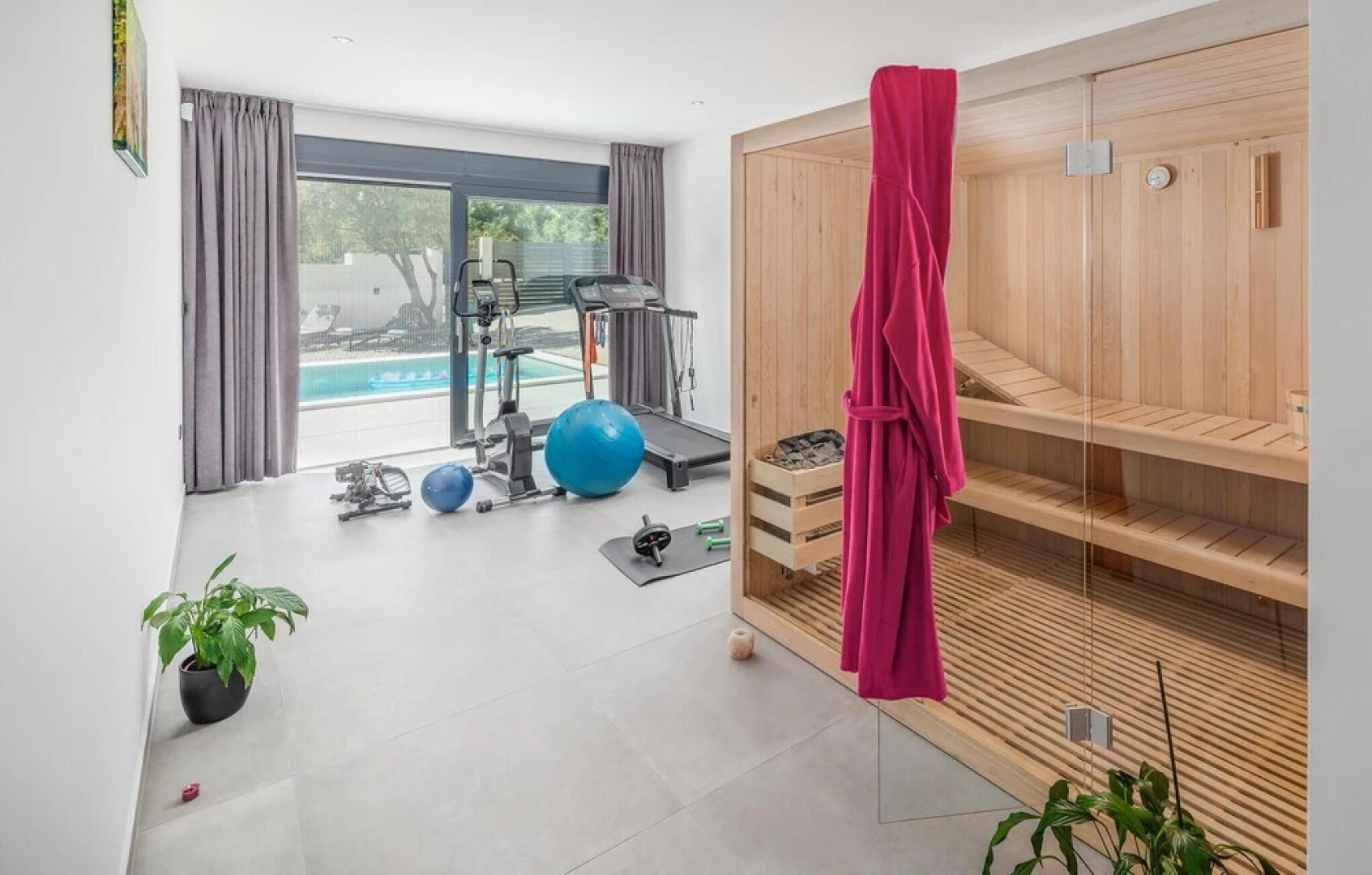 Beautiful Home in Rebici with Hot Tub, Sauna & 4 Bedrooms