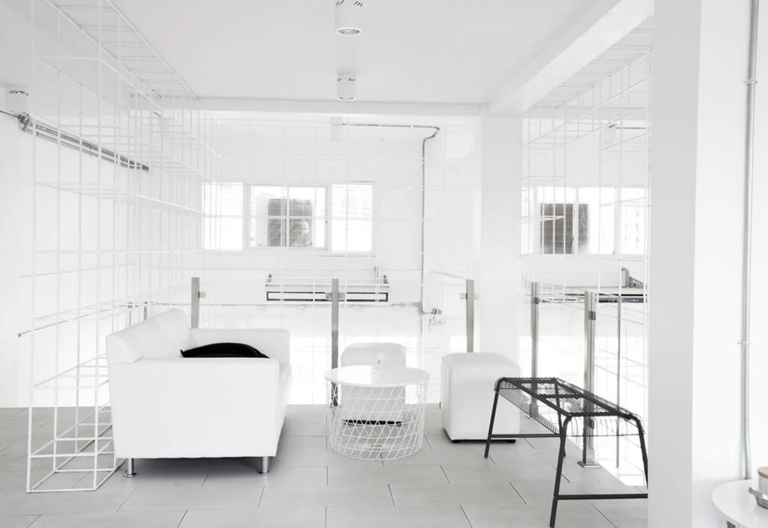 Flat White Cafe x Poshtel