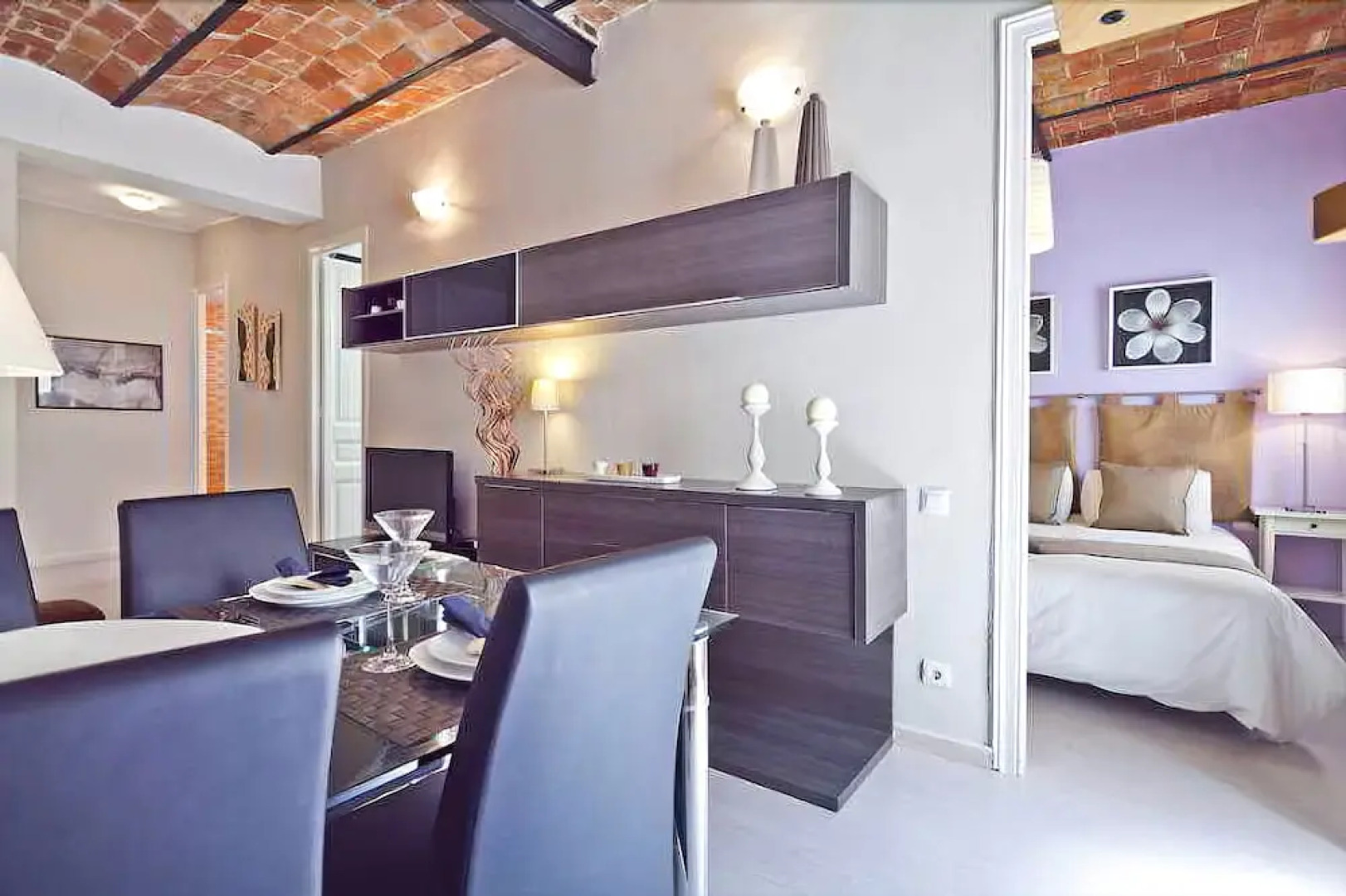 Montserrat Apartment