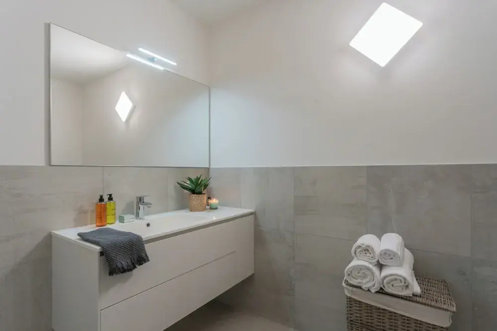 Blooms by the Lake by Rent all Como