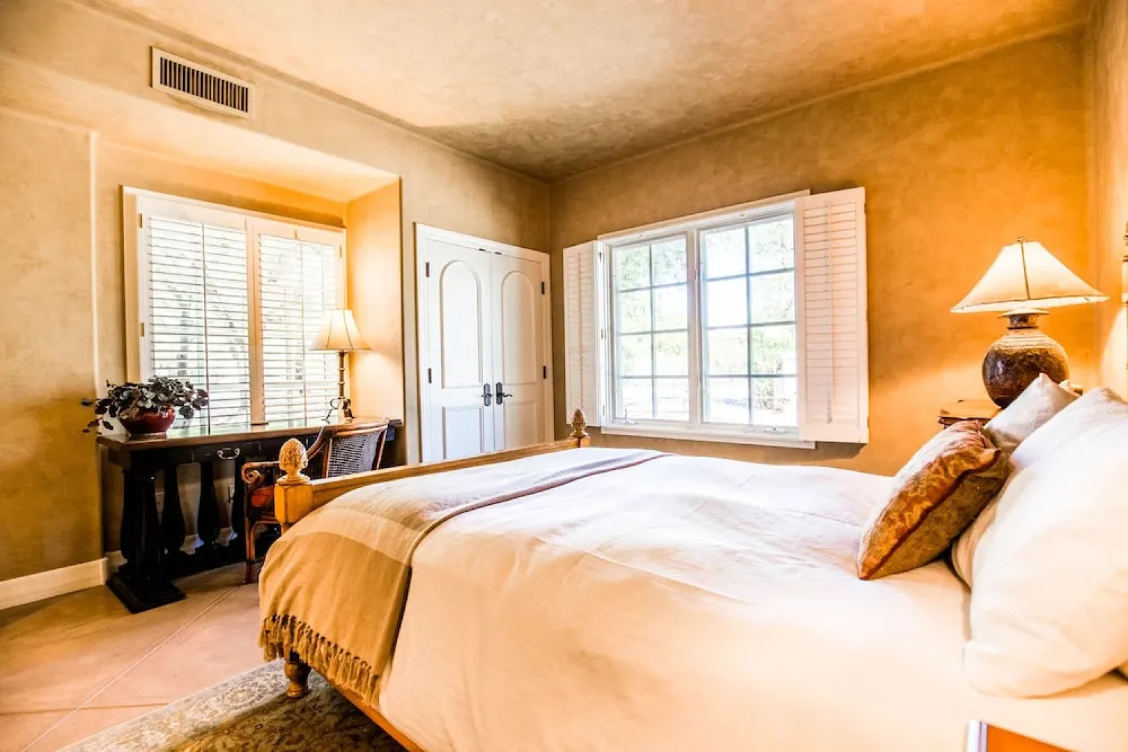 Catalina by Avantstay | Private Grand Estate - Backyard & Pool