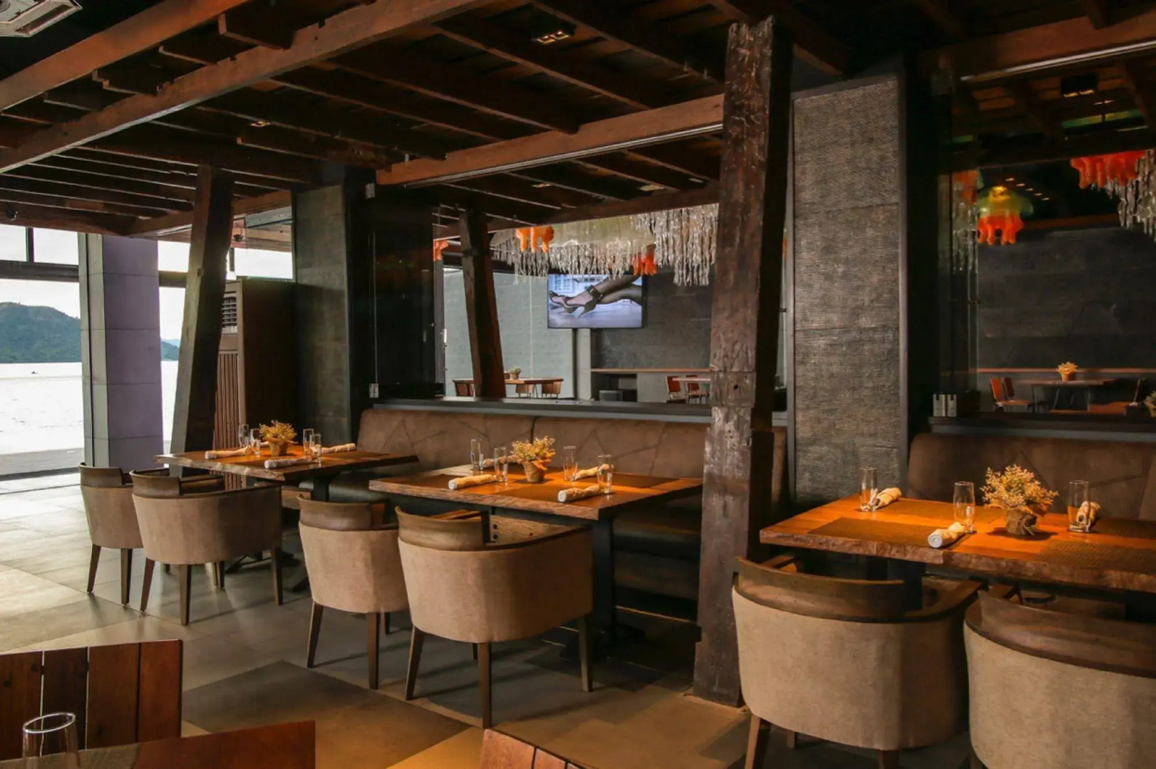 Two Seasons Coron Bayside Hotel