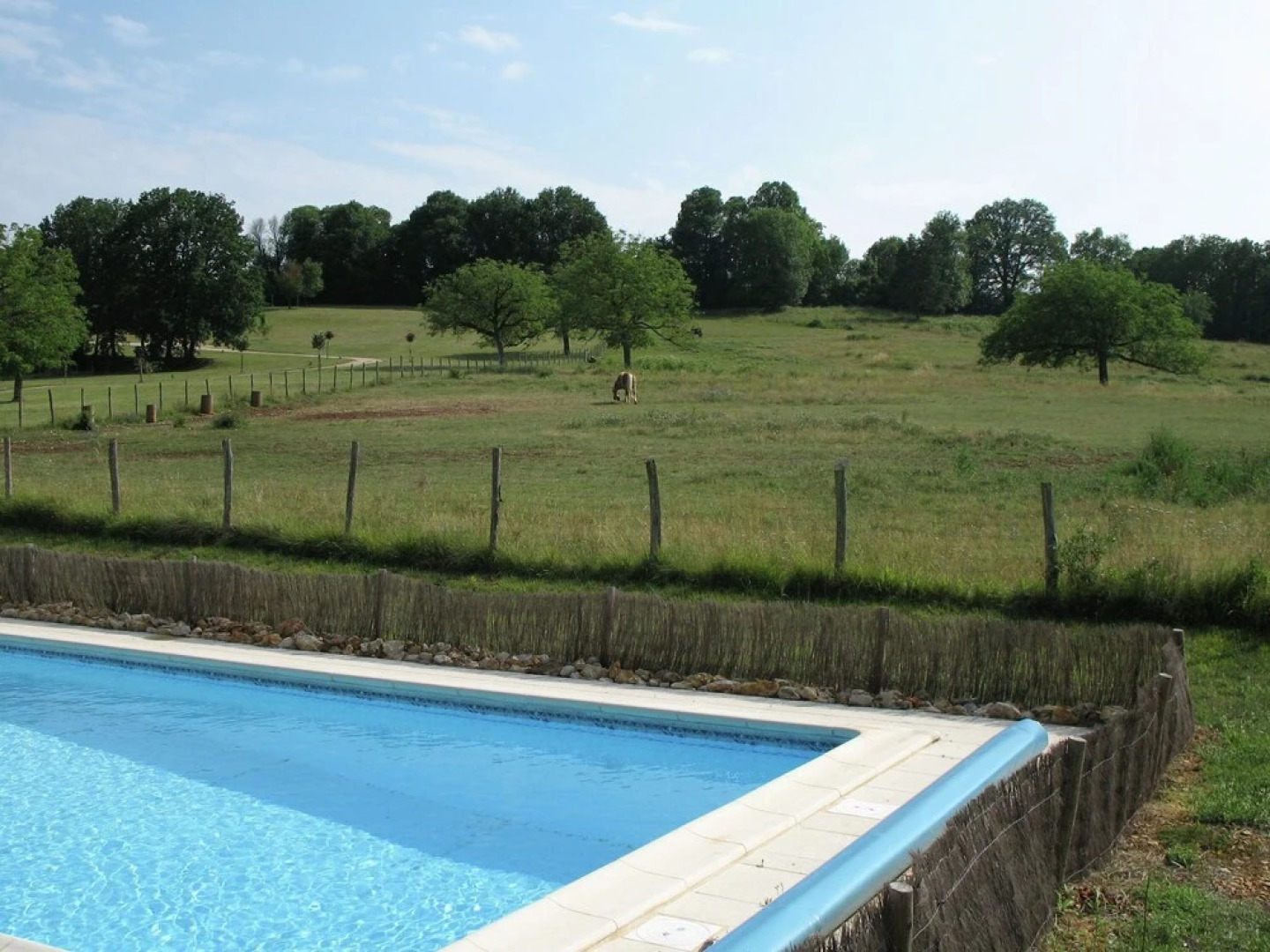 Luxurious Holiday Home with Pool in Ajat France