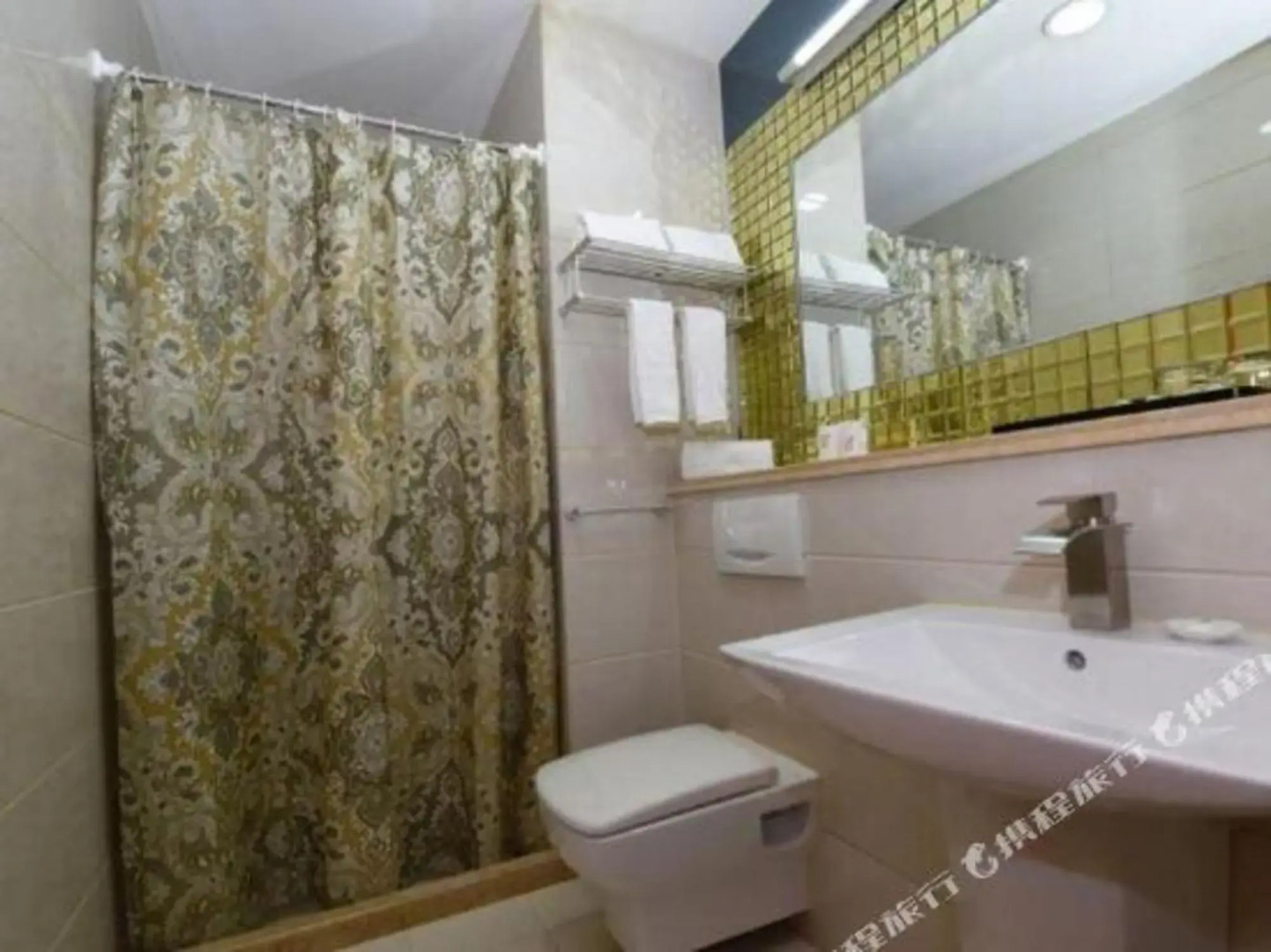 Lanwan Hotel (Karamay Xihuan Road)