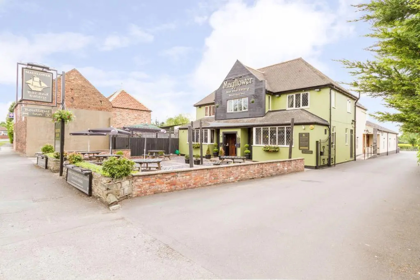 Mayflower bar, eatery & Boutique Inn