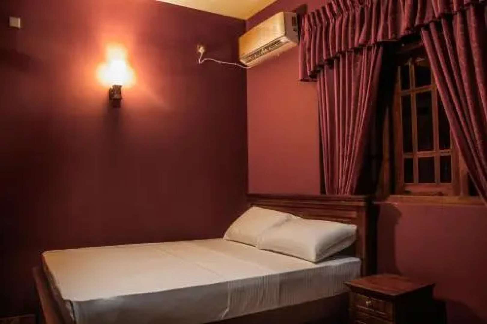 Manusath Holiday Inn