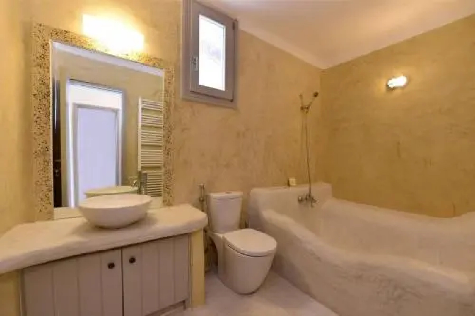 Villa Moonlight · Exquisite Villa for 10 with Pool, Helipad