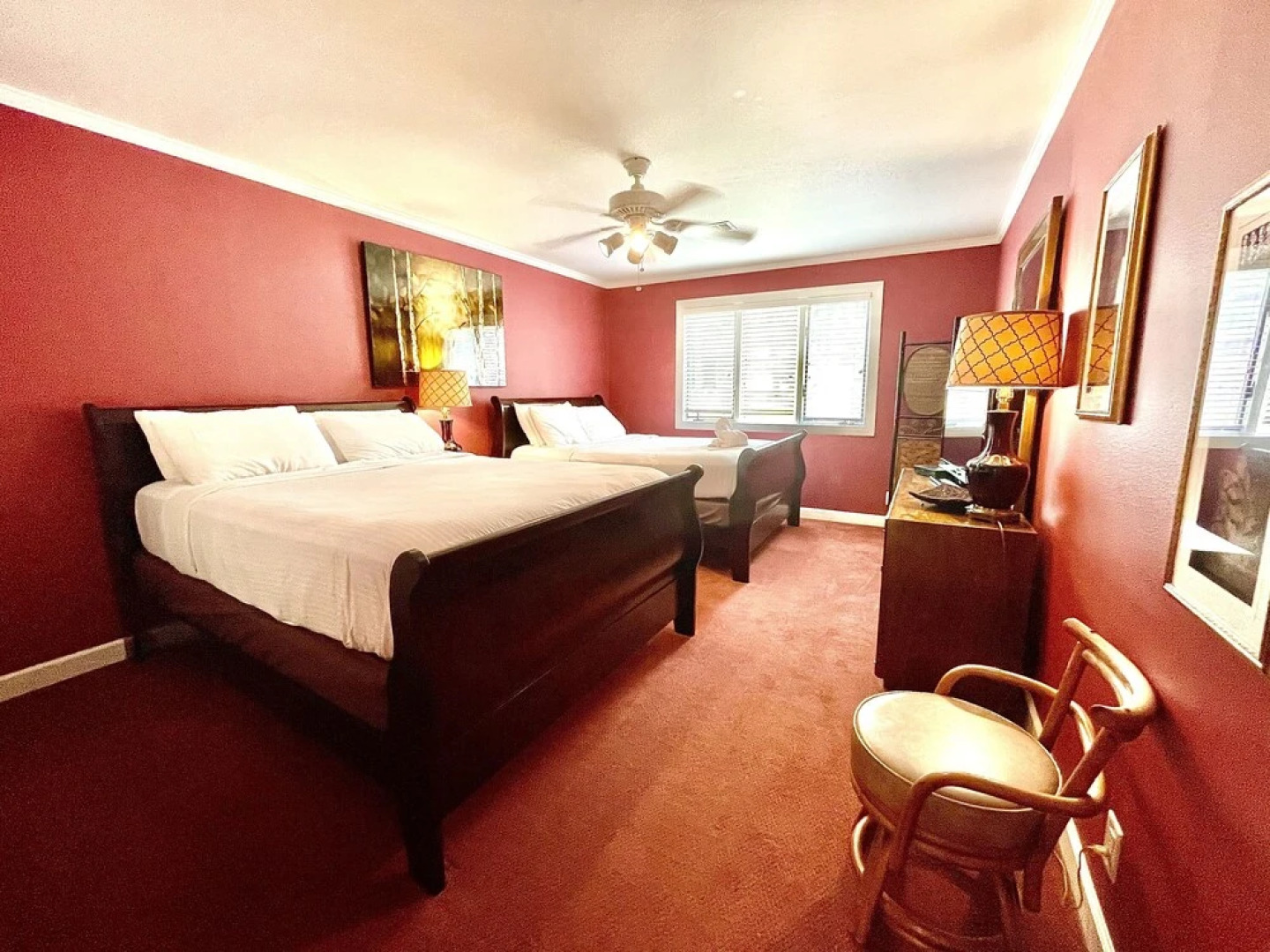 80BPD, Four bedroom, two 1/2 bath log-sided condo with lake view , garage by RedAwning