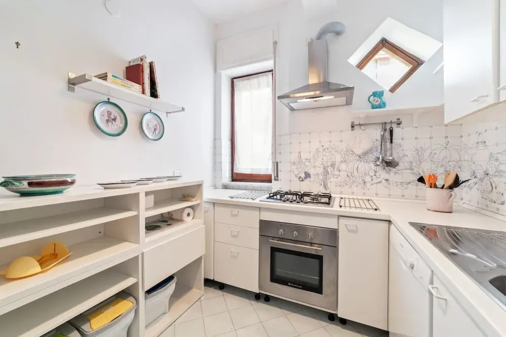 Vietri sul Mare Roomy Flat with Parking