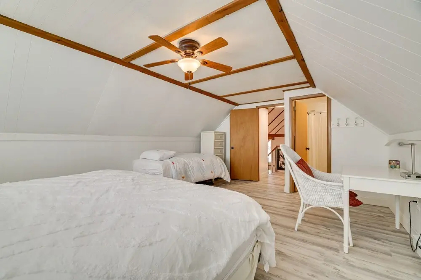 Peaceful Pocono Lake Cabin: Walk to Pine Lake!