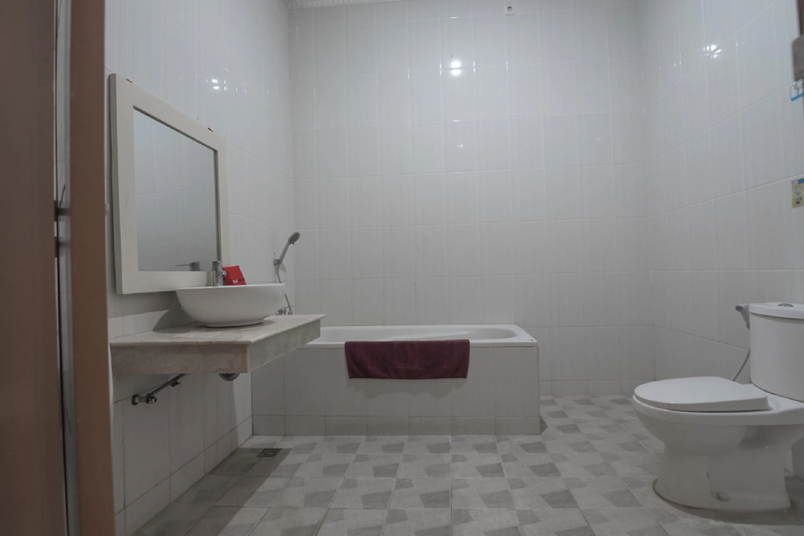 RedDoorz Premium @ Kahai Beach Lampung