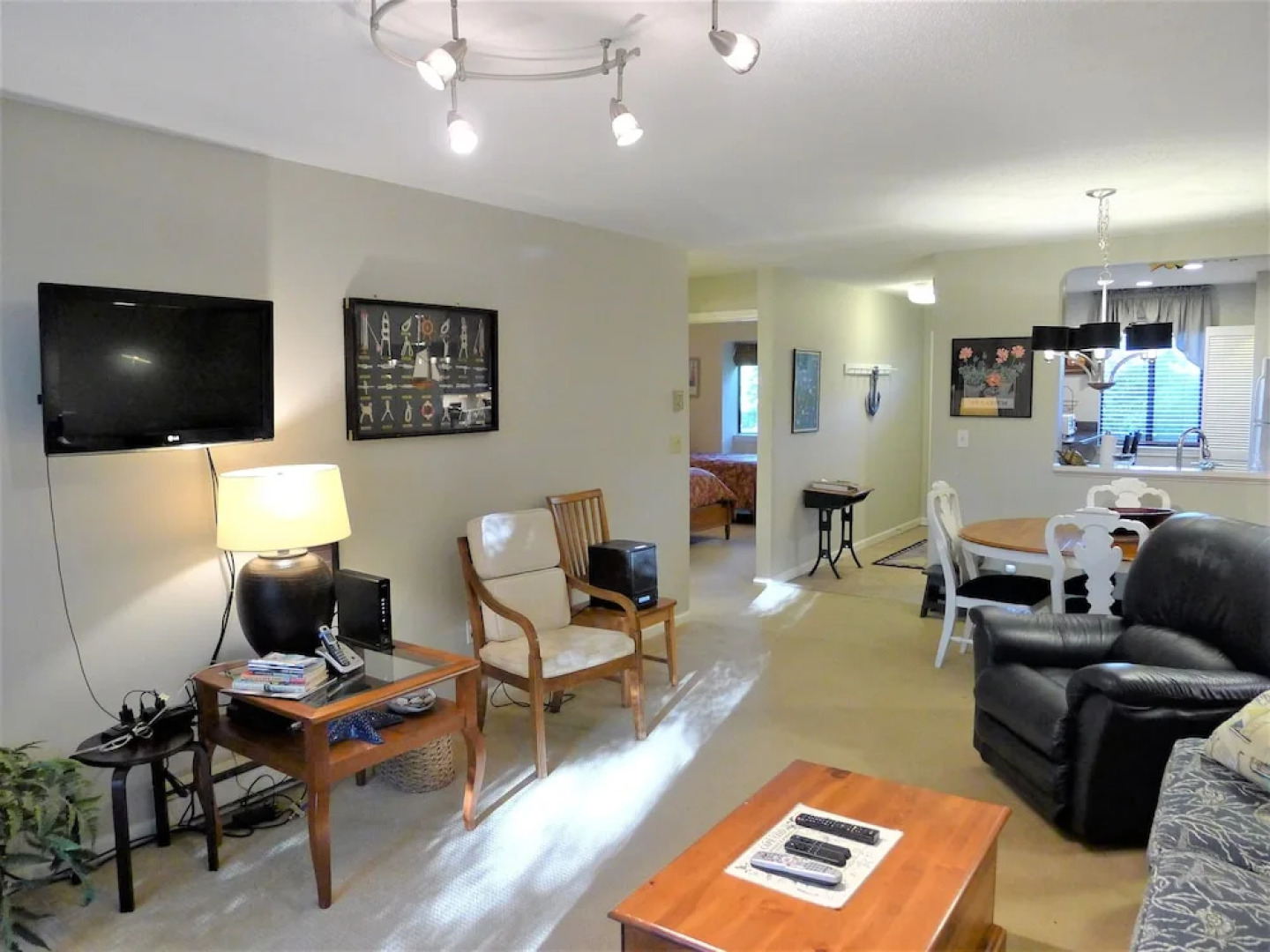 87 Chilton - 2 Bedroom Condo