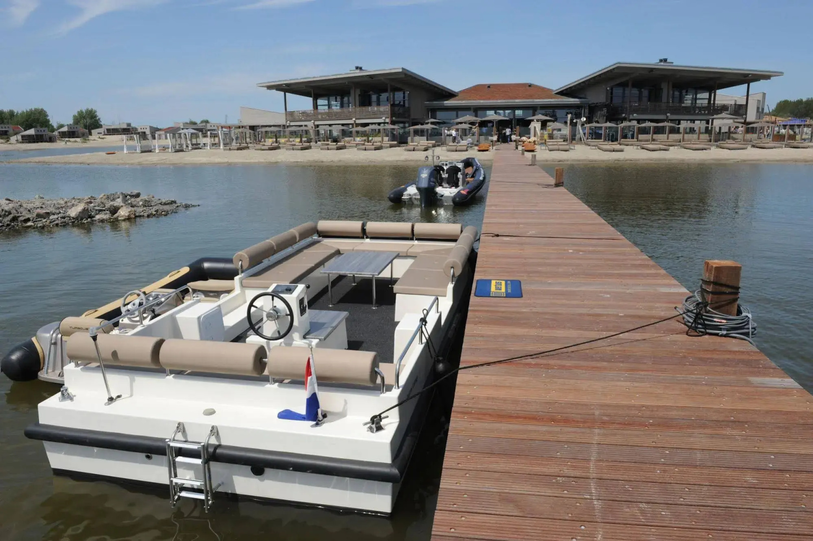 Oasis Punt-West Hotel & Beach Resort