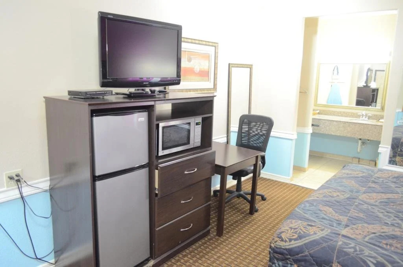 Budget Host Inn & Suites