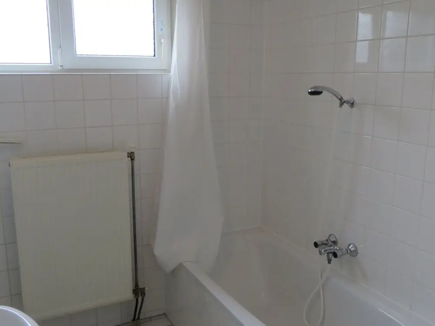 Comfy Bungalow With a Dishwasher, at the Water