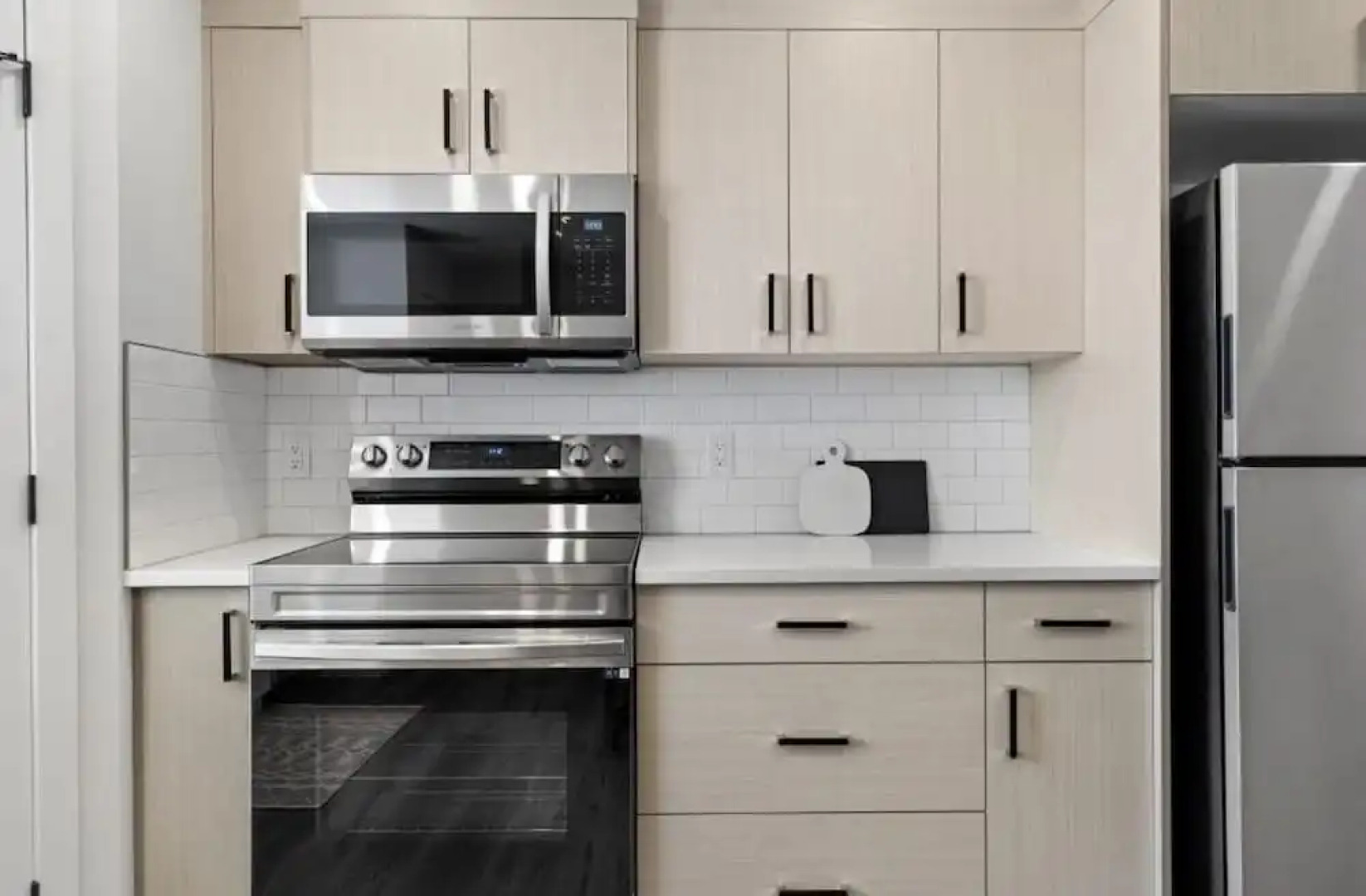 Livingston Way I Sleep 6 I Netflix I Kitchen I TV