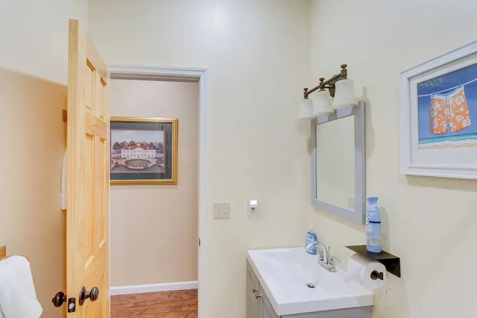 Charming Darien Hideaway w/ Porch, Near Downtown!