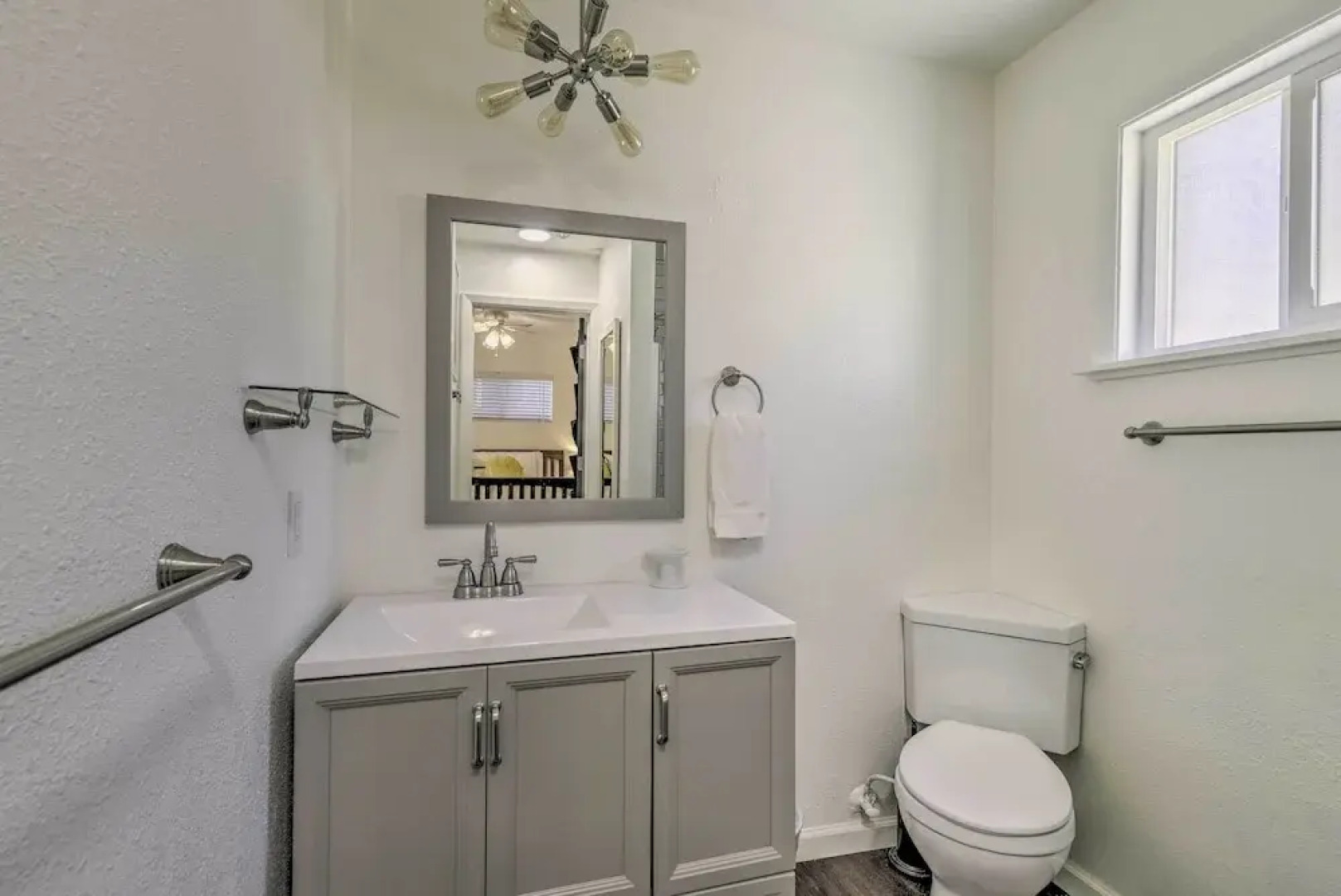 Walk to Ski Slopes! Red River Condo w/ Fireplace