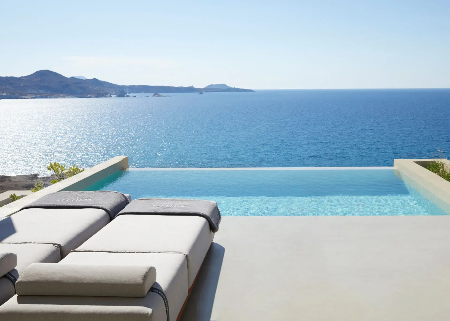 White Coast Pool Suites