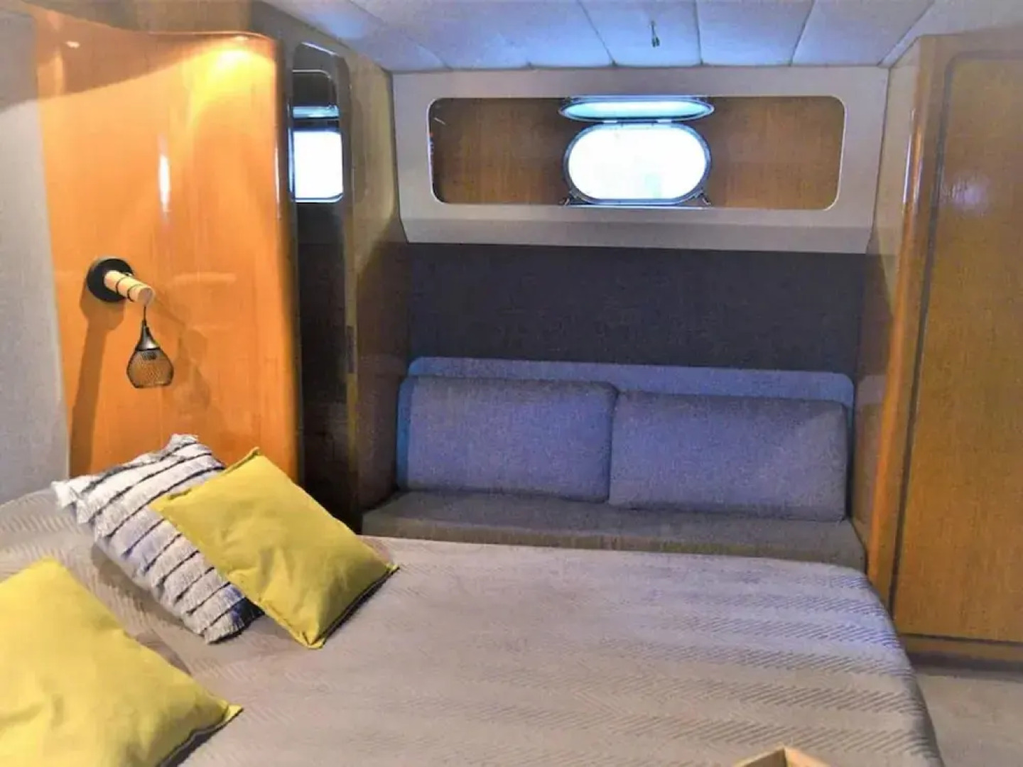 Attractive Yacht With Roof Terrace