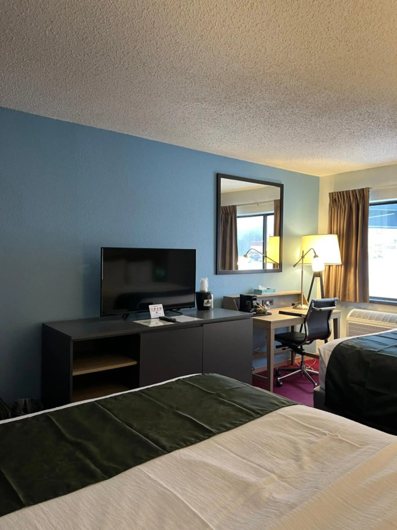 Pictured Rocks Inn & Suites