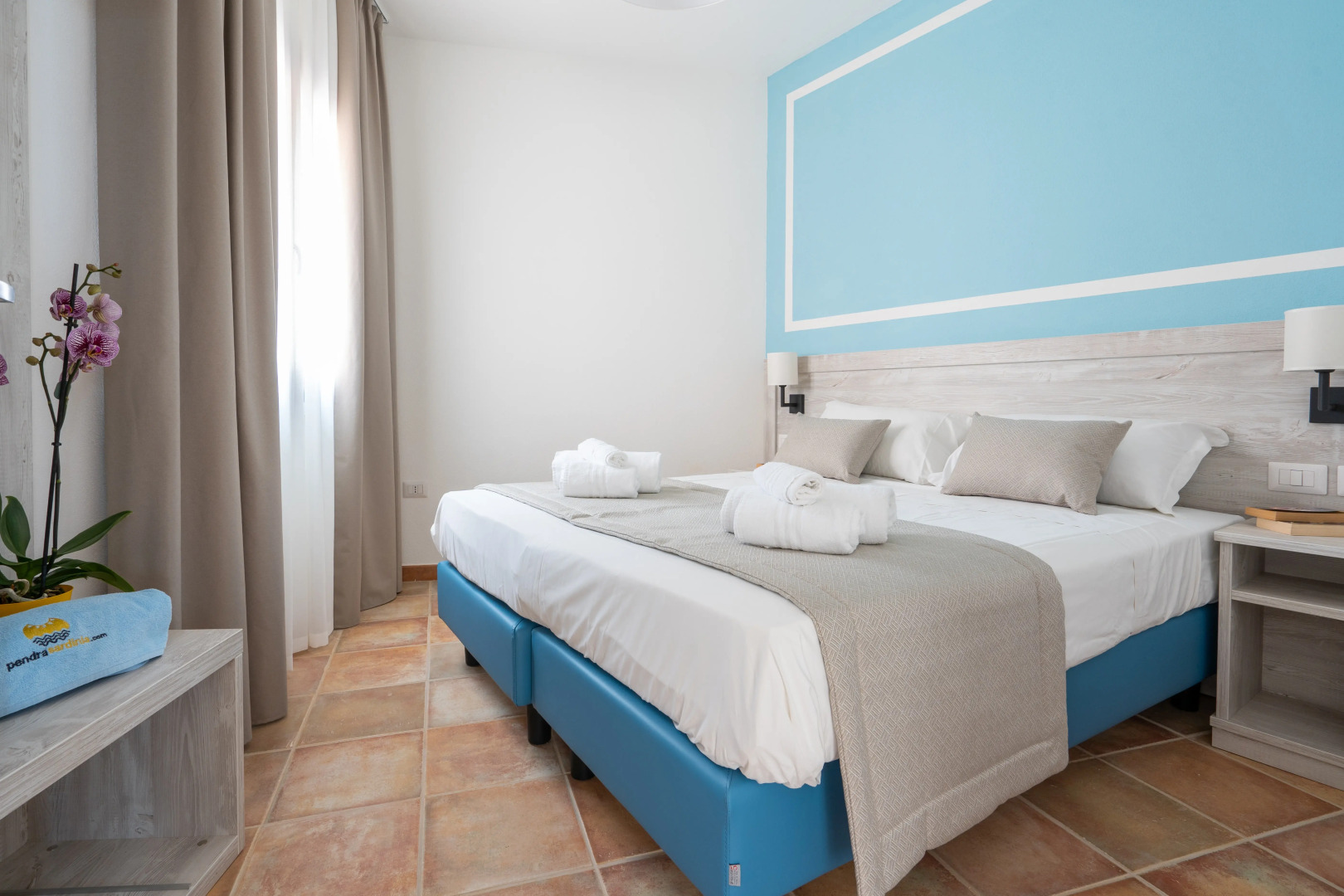 Отель Red Sun Village