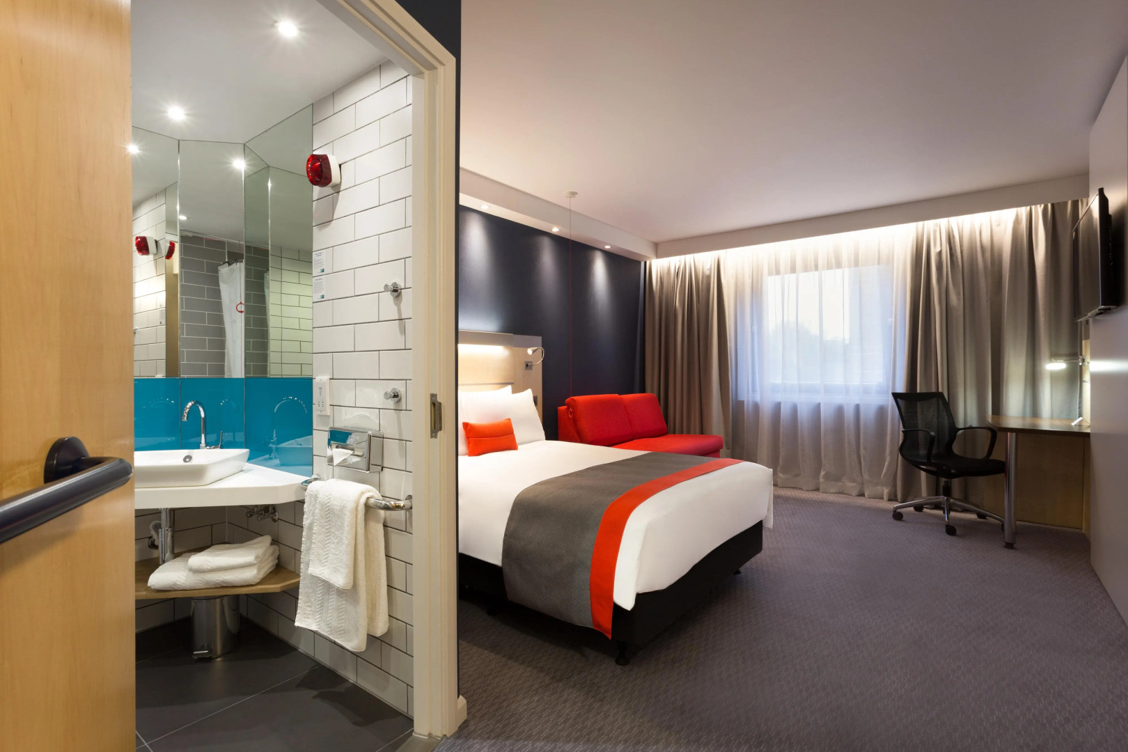 Holiday Inn Express London-Watford Junction by IHG