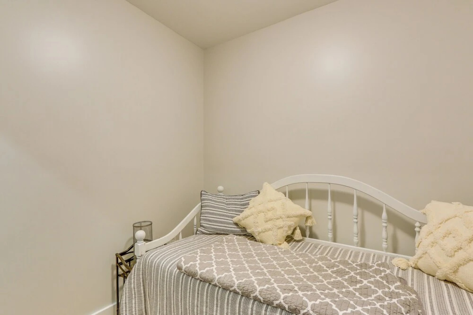 Cozy Maryland Abode - Gas Grill, Near Devils Den!