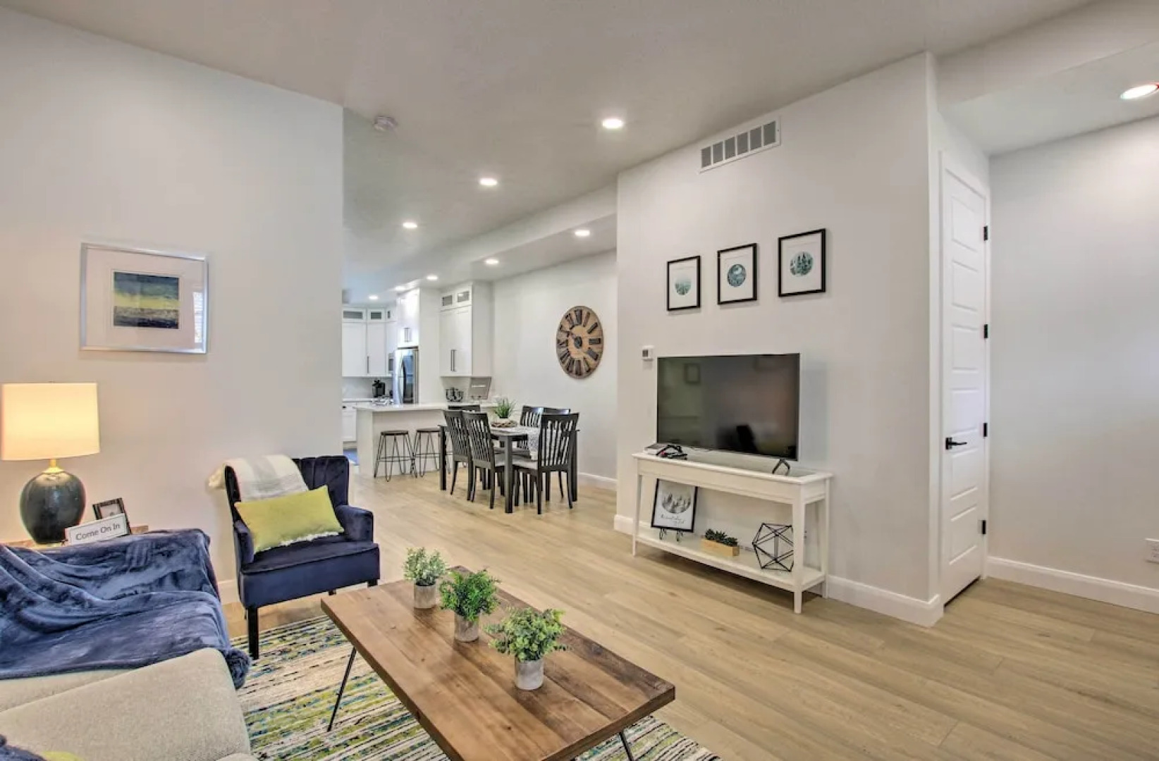 Modern Mountain Escape Near Slopes, Lakes & Trails