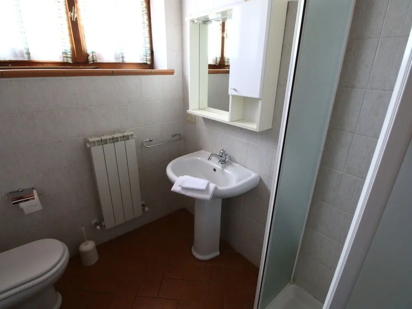 Farmhouse on a hill in the breathtaking Tuscan countryside