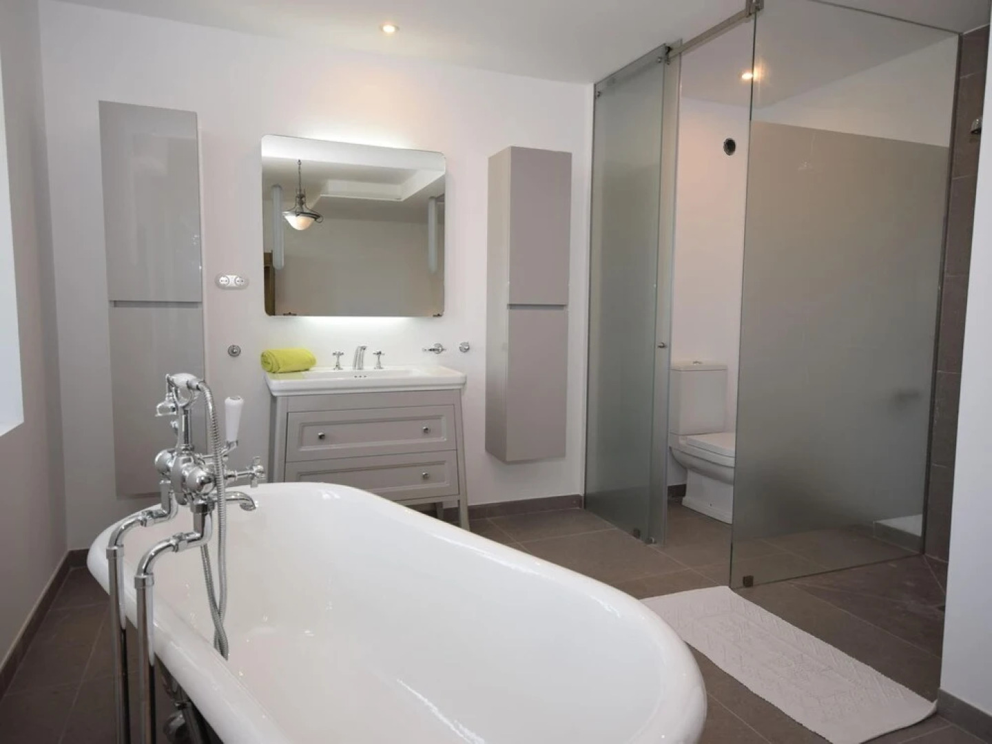 Delightful, Authentic Quinta with Swimming Pool near Beach & Towns