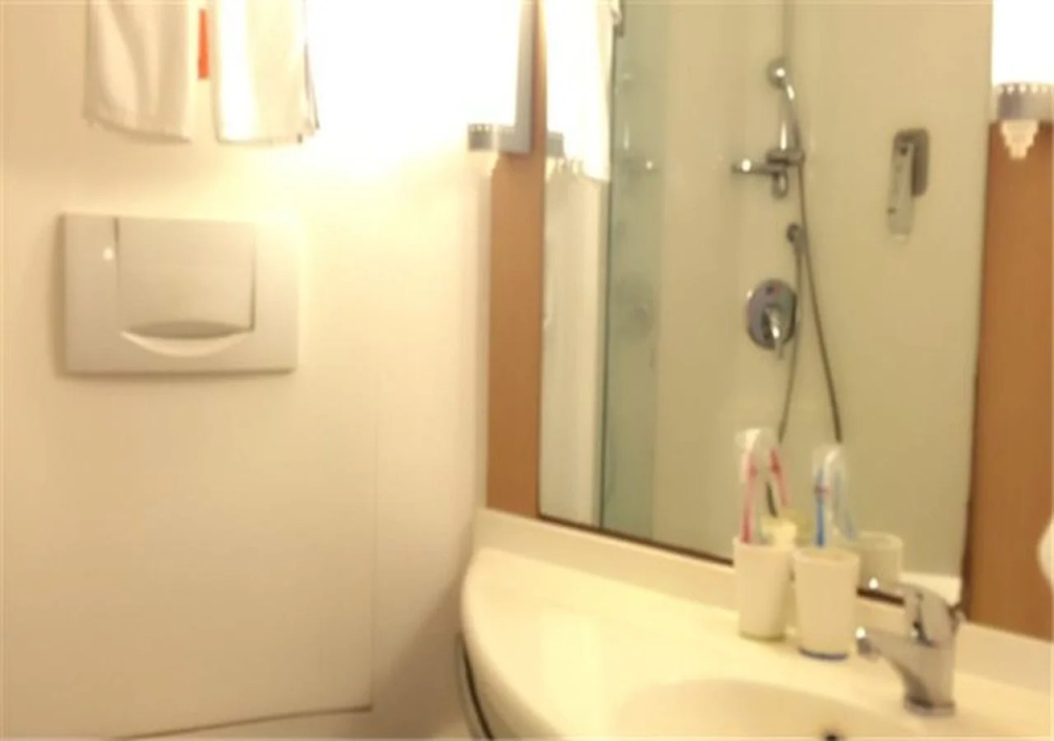 Hanting Guangzhou Baiyun Station Huangshi West Rd